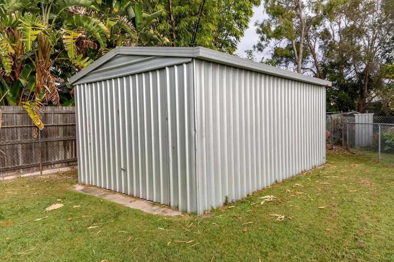 Pet Friendly Lowset Home With Room For A Boat, Wattle Ave, Bongaree Bellara Австралия