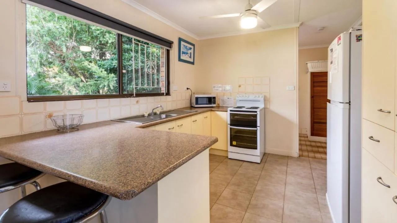 Pet Friendly Lowset Home With Room For A Boat, Wattle Ave, Bongaree Bellara Дом отдыха