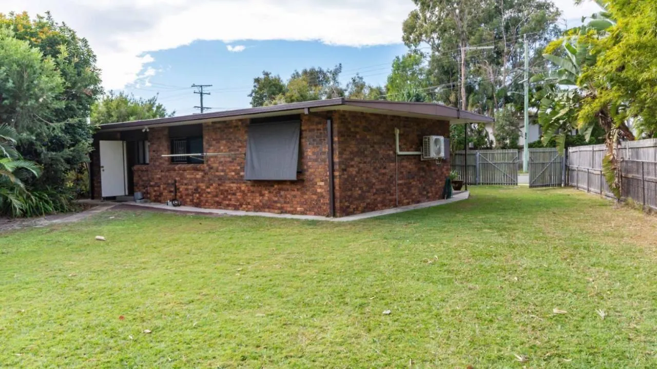 Pet Friendly Lowset Home With Room For A Boat, Wattle Ave, Bongaree Bellara Австралия