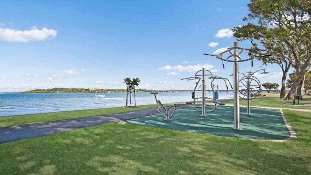 Pet Friendly Lowset Home With Room For A Boat, Wattle Ave, Bongaree Bellara Дом отдыха