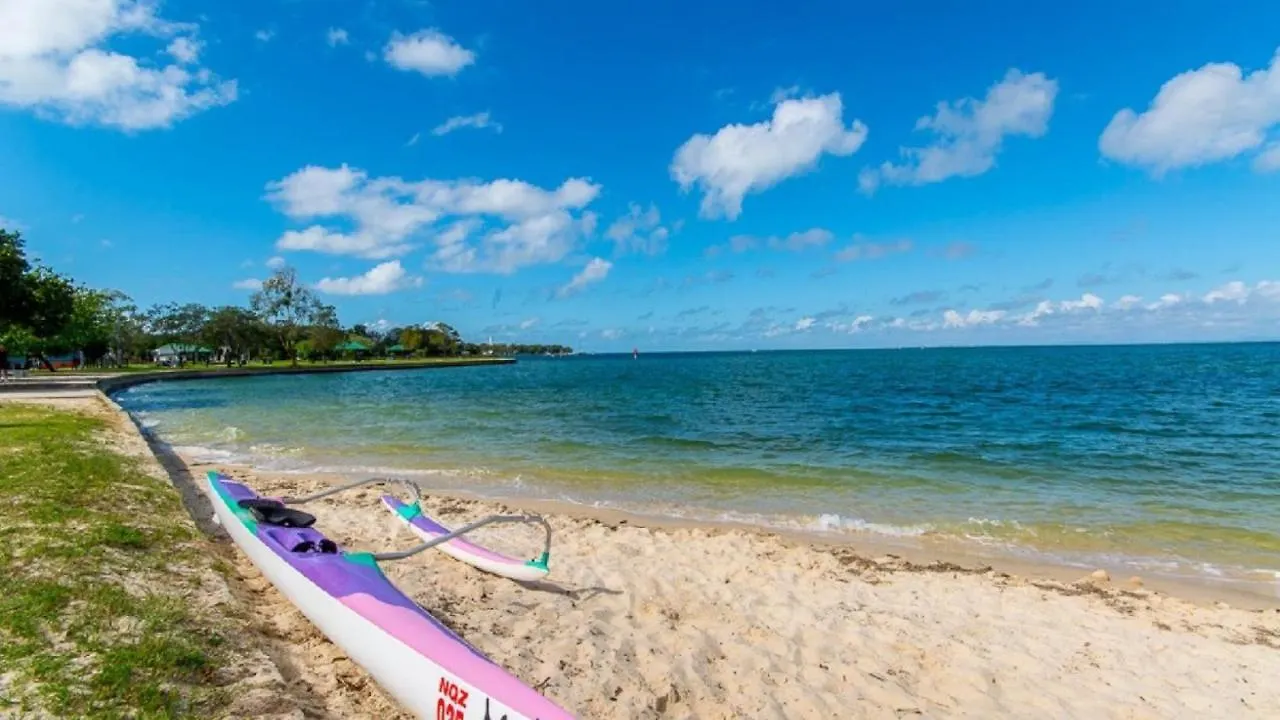 Дом отдыха Pet Friendly Lowset Home With Room For A Boat, Wattle Ave, Bongaree Bellara Австралия